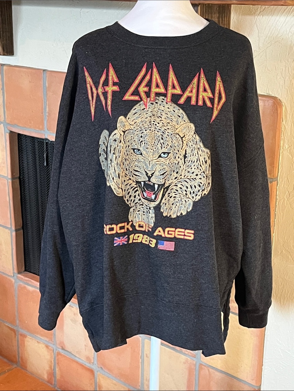 Def Leppard Rock of Ages Concert Merch Sweatshirt, size XL